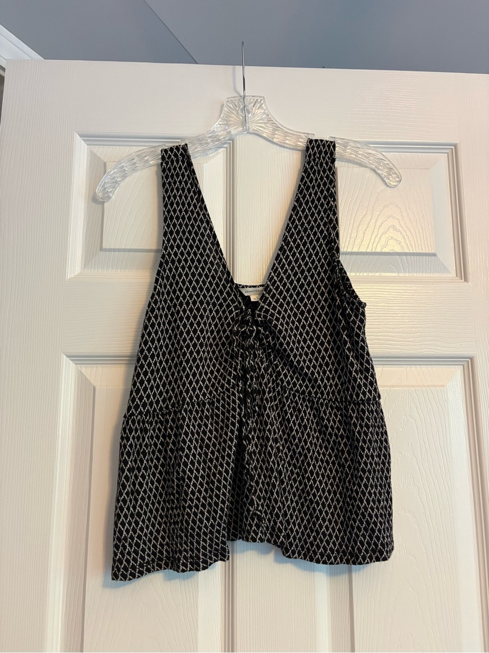 Aeropostale Sleeveless Black Diamond-Print V-Neck Tank Top S